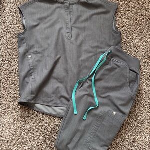 Figs Set Top & Bottoms Graphite Grey with teal drawstring